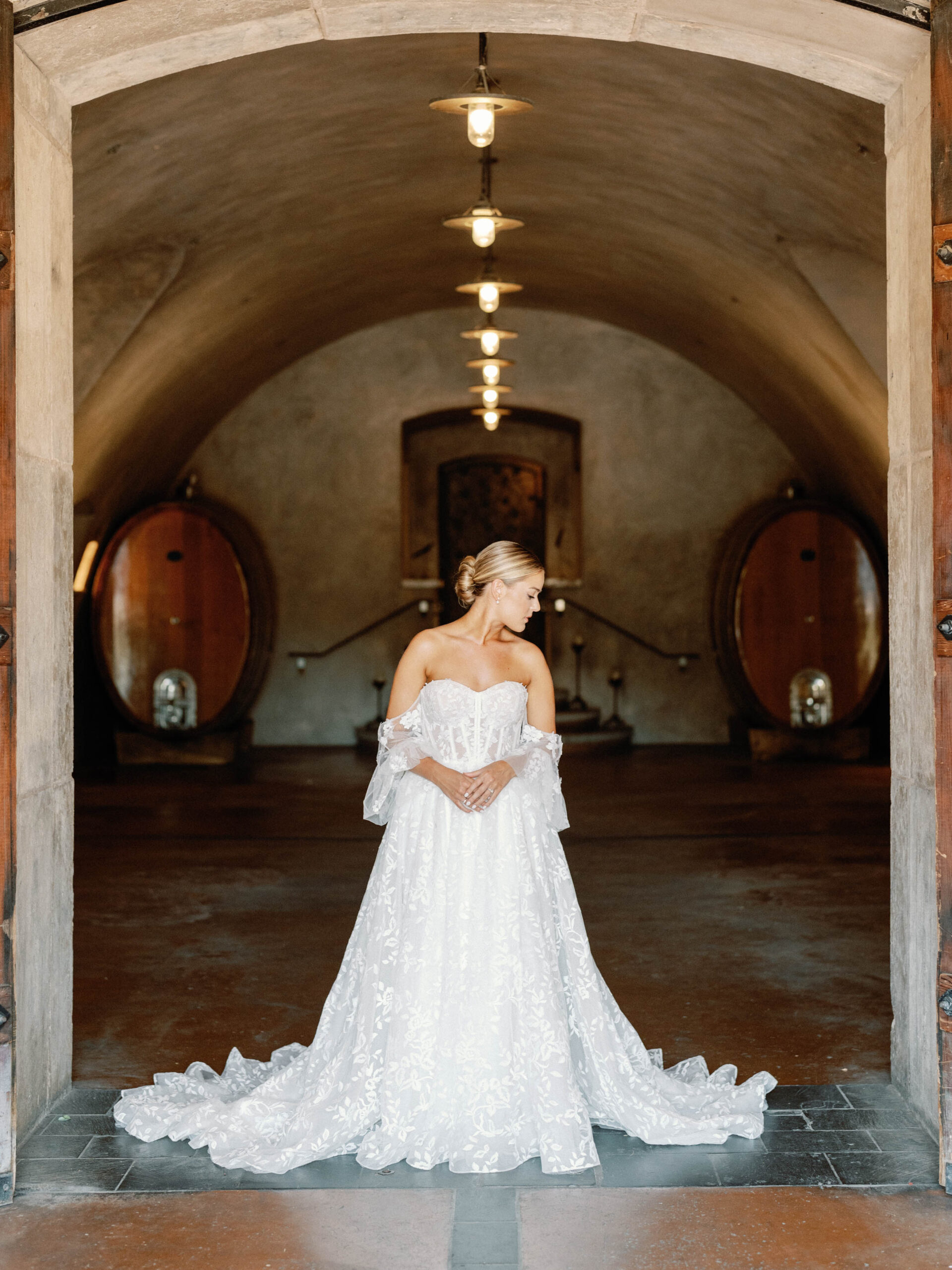 Modern Neutral Wedding at Viansa Winery in Sonoma - oliviamarshall.com